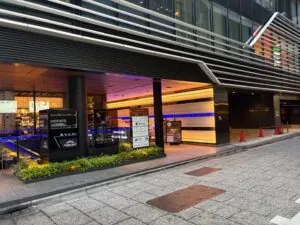 ファーストクラブ麗への道順 11／11：右折後すぐ左手に、銀座ファーストクラブ麗の入るグランベルスクエアがあります。