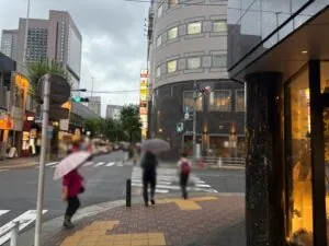 ファーストクラブ麗への道順 8／11：一つ目の十字路を越えて直進します。