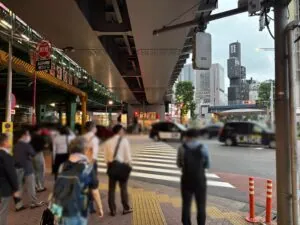 ファーストクラブ麗への道順 3／11：一つ目の横断歩道を渡ります。