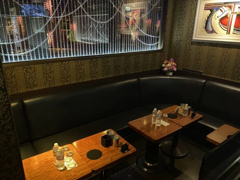 ナウの店内