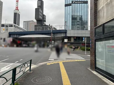 クラッシーへの道順 3／12：一つ目の横断歩道を渡ります。
