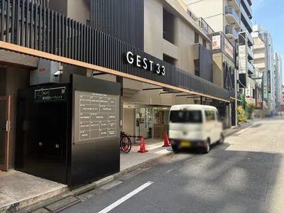 エンジェルルミエルへの道順 15／15：少し進むと左手に歌舞伎町エンジェルルミエルが入る「GEST33ビル」があります。