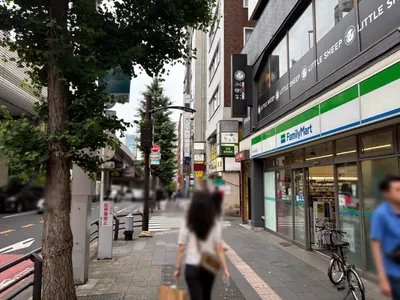 デイトナへの道順 2／4：道路を左手に直進します。