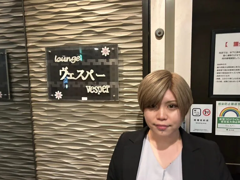 ヴェスパーの店内