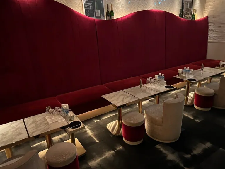 ナナエの店内
