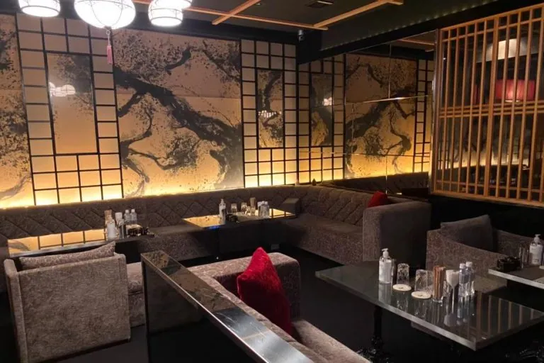 蓮 (レン)の店内