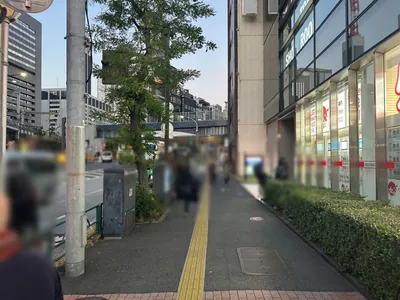 ジャロへの道順 2／12：道路を左手に直進します。