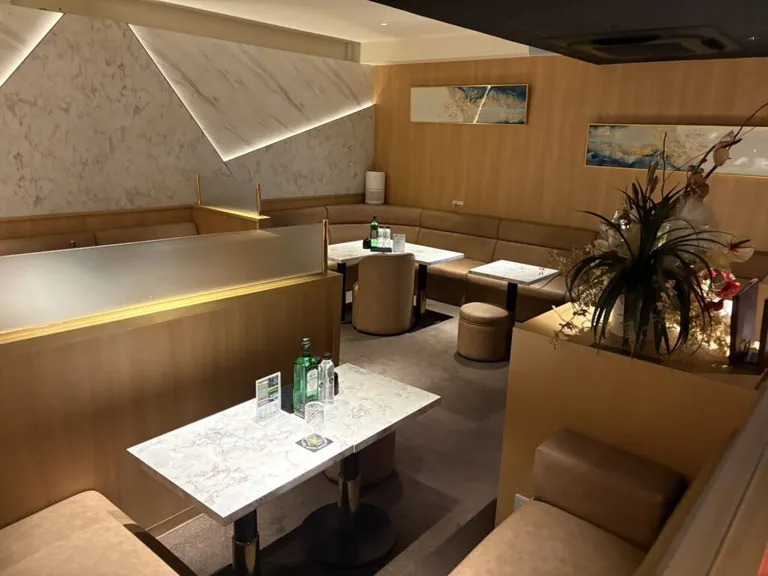 キャラットの店内
