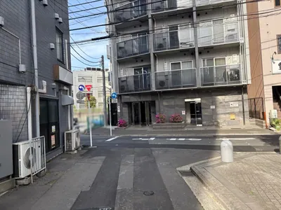 スカイキャッスルへの道順 10／12：突き当りを左折します。