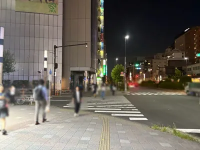 ジーザスへの道順 5／9：一つ目の横断歩道を渡ります。