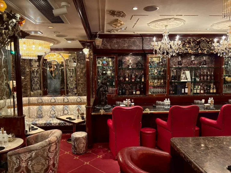 利恵（リエ）の店内