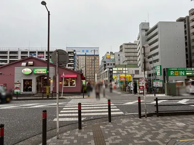 カーニバルへの道順 6／9：一つ目の十字路を越えて直進をします。