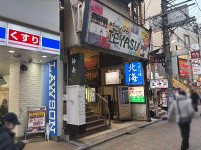 アイへの道順 7／7：少し進むと左手に大宮アイの入る「福田産業ビル」があります。