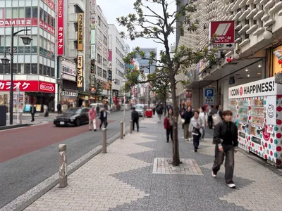 アバターへの道順 3／6：道路を左手に直進します。