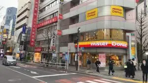 ロイヤルメルトへの道順 7／12：「新宿区役所」の交差点に出たら左折します。