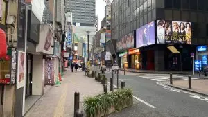 プリヴェイルへの道順 10／10：左折してすぐ左手が歌舞伎町プリヴェイルの入るビルです。