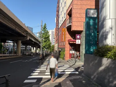 セリーネへの道順 4／8：二つ目の路地を右折します。