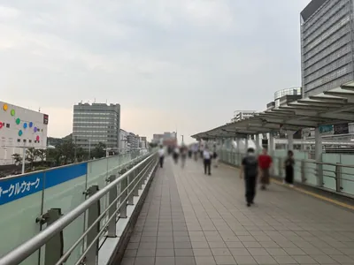 エルミネへの道順 4／7：道なりに進みます。