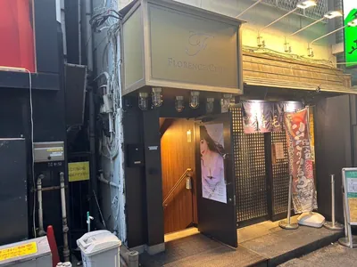 フローレンスクラブへの道順 6／6：少し進むと、左手に新橋フローレンスクラブの入る「マイルビル」があります。
