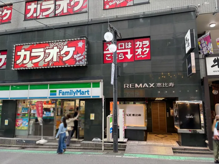インタイトルの店内