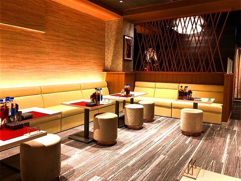 南浦和　トワエモアの店内