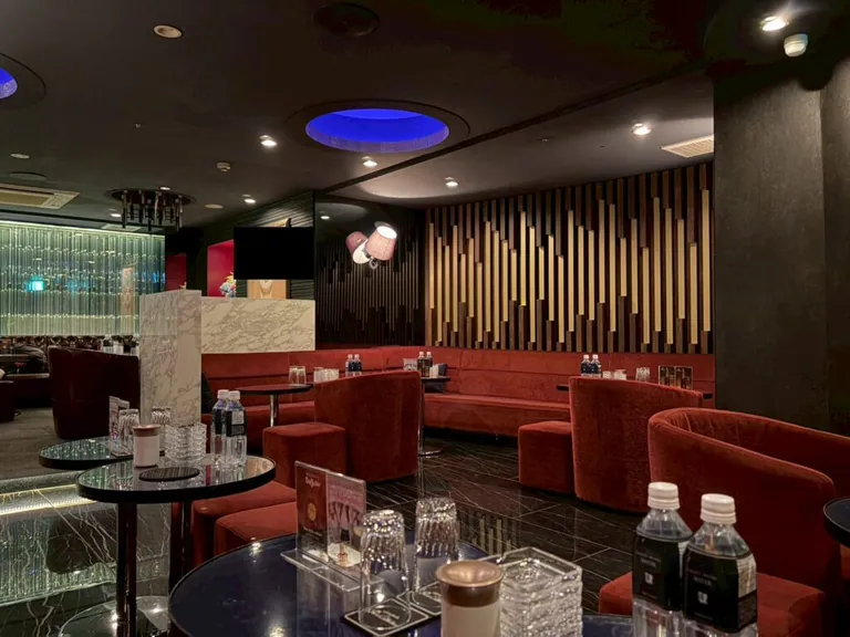 凛（リン）の店内