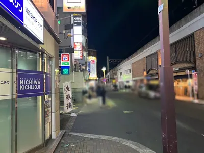 吉祥寺　A3 （ラグジュアリークラブエースリー）への道順 7／8：三つ目の路地も超えて直進します。