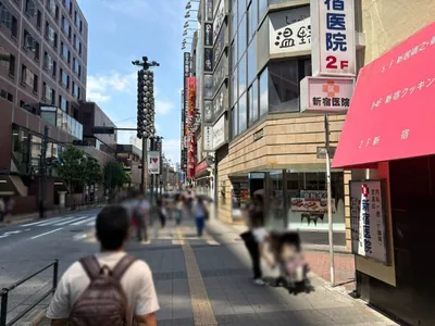 エンジェルルミエルへの道順 9／15：二つ目の右手路地も越えて直進します。