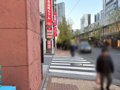 サク （朔）への道順 8／10：「難波橋」の交差点から一つ目の路地を左折します。