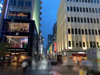 ワンへの道順 7／9：直進を続けると十字路に出るので正面に渡ります。