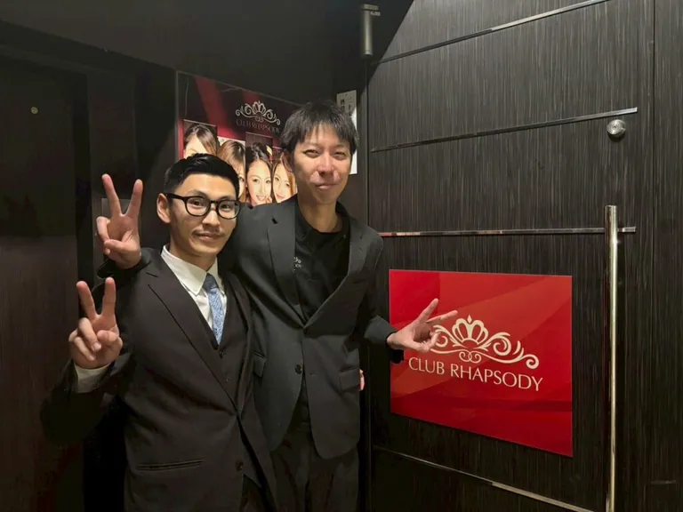ラプソディの店内