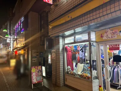 リドアイルへの道順 4／4：右折後すぐ右手に町田リドアイルの入る「萩原ビル」があります。