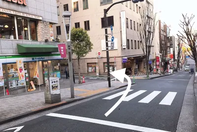 結（ユイ）への道順 4／6：ファミリーマート奥を左に曲がります！