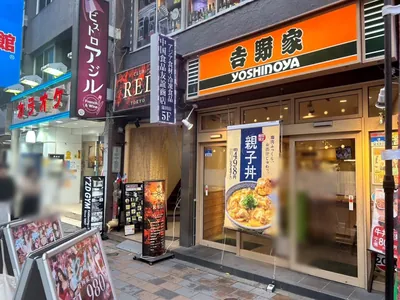 レッドへの道順 6／6：少し進むと右手に蒲田レッドの入る「新中央ビル」があります。