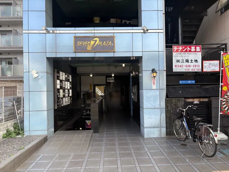 プロムドットの店内