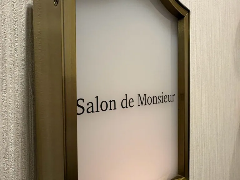 サロンドムッシュの店内