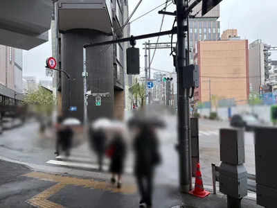 リカリカへの道順 7／9：三つ目の横断歩道も渡り直進を続けます。