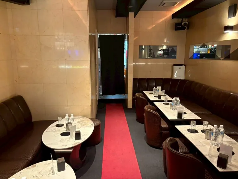 三鷹 アークの店内