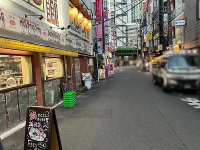 オー （O）への道順 5／6：左折したら直進します。