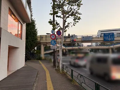 37 （サンナナ）への道順 4／8：「天現寺橋」の交差点まで直進します。