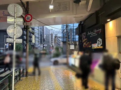りぼん （リボン）への道順 3／9：二つ目の横断歩道を渡ります。