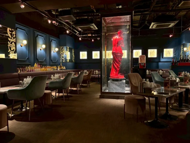 アイリスの店内