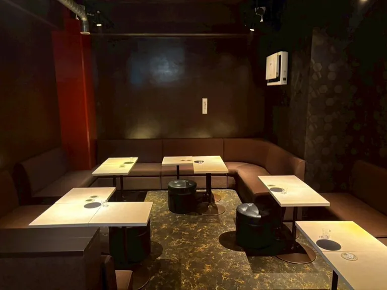 三鷹 アークの店内