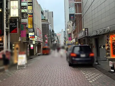 ゼロへの道順 6／7：左手の路地を三つ超えて直進します。