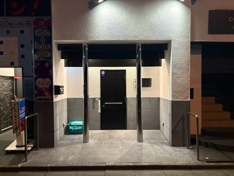 蕨　エースの店内