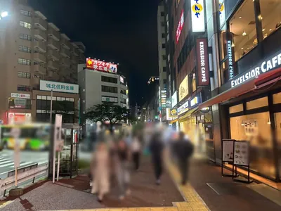 日暮里　ファニー （GIRL’S BAR Funny）への道順 3／4：左手二つ目の横断歩道を渡ります。