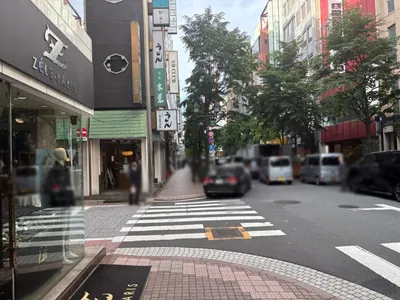 サンセット並木通り店 （ SUNSET 並木通り店）への道順 9／10：左手路地を越えて直進をします。