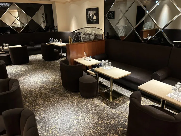 ルナの店内