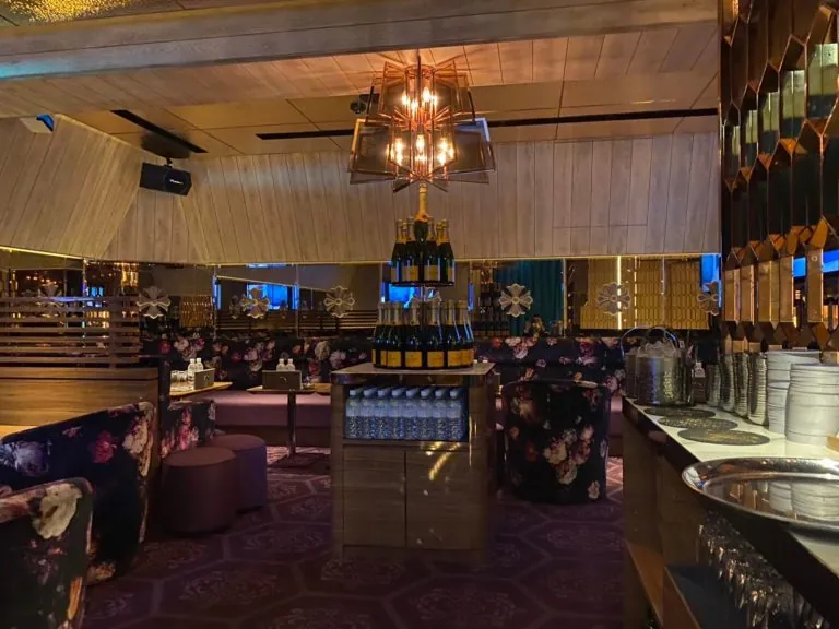 タントラの店内