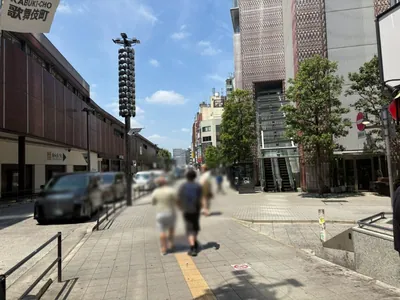 エンジェルルミエルへの道順 12／15：五つ目の右手路地も越えて直進します。